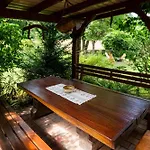 Charming - Big Garden, Bbq & Free Bikes Počitniška hiša