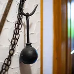 Počitniška hiša Charming - Big Garden, Bbq & Free Bikes