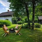 Charming - Big Garden, Bbq & Free Bikes Počitniška hiša