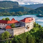 Počitniška hiša Charming - Big Garden, Bbq & Free Bikes Bled