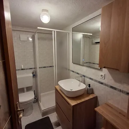 Charming - Big Garden, Bbq & Free Bikes Vikendica